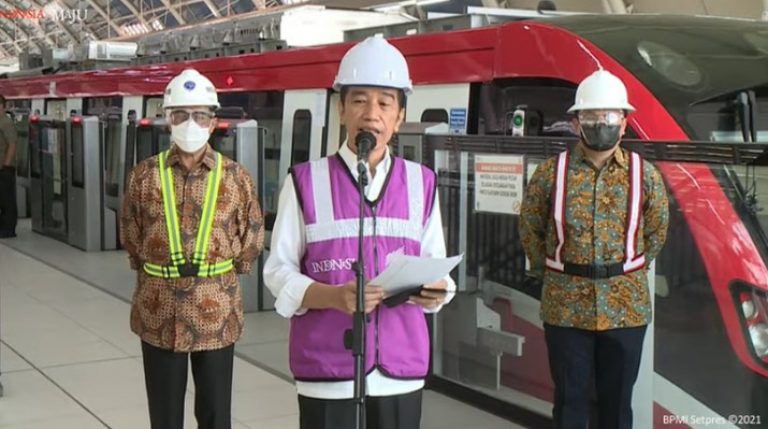 Jokowi: LRT Jabodebek Beroperasi Juni 2022
