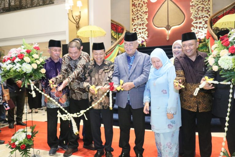 Hotel Borobudur Jakarta Kolaborasi dengan DMDI Hadirkan “Melaka Food Promotion” Sinergitas Budaya Melayu