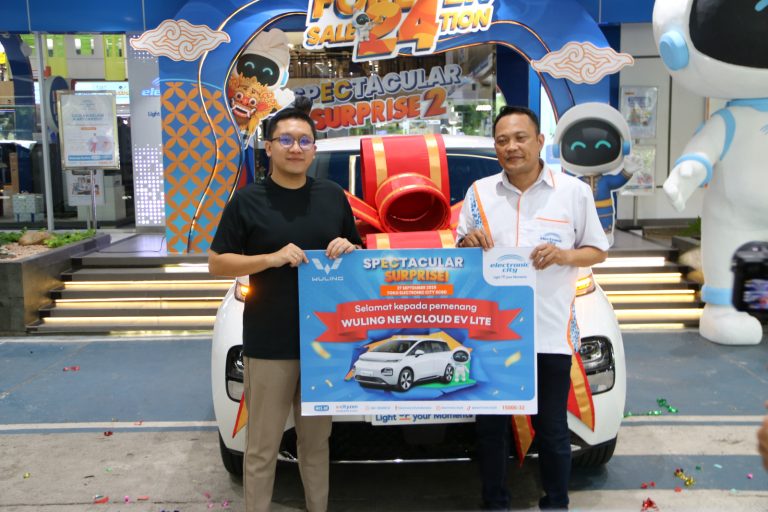 APRESIASI ELECTRONIC CITY DALAM PENYERAHAN SIMBOLIK KEPADA PEMENANG “SPECTACULAR SURPRISE”