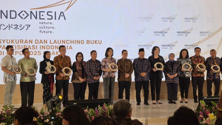 Bappenas Luncurkan Buku Thriving in Harmony: Nature, Culture, Future  Artikel ini telah tayang di https://www.sonora.id dengan judul “Bappenas Luncurkan Buku Thriving in Harmony: Nature, Culture, Future”.