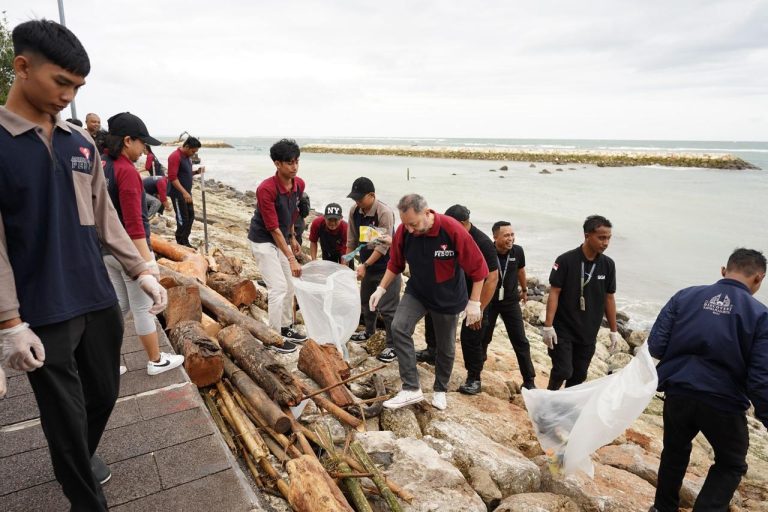 Discovery Kartika Plaza Hotel Selenggarakan Kegiatan Bersih Pantai untuk Mendukung Keberlanjutan Lingkungan