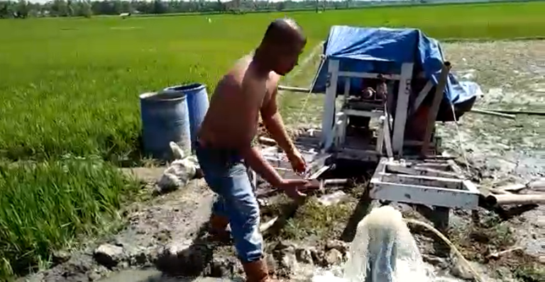 Artha Graha Peduli Serahkan Bantuan Sumur Bor dan Sarana Air Bersih untuk Warga Pirak Timur