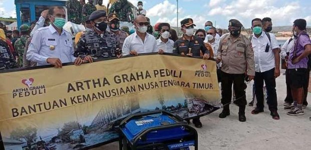 Gubernur NTT Viktor Serahkan Bantuan AGP di Pulau Sabu