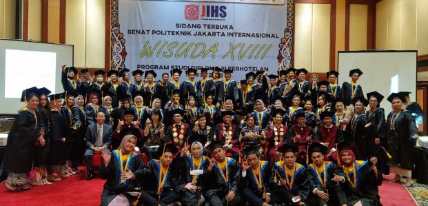 Politeknik Jakarta Internasional Wisuda 153 Mahasiswa: Pendidikan Paspor Masa Depan