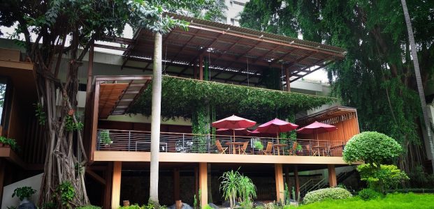 Sensasi Churchill Wine & Cigar Bar di Hotel Borobudur