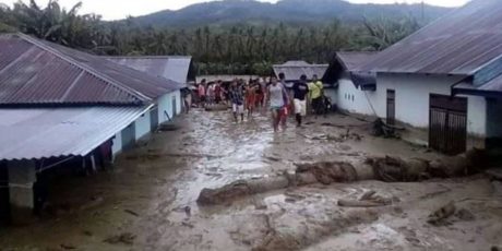 Akibat Sungai Di Poso Meluap, Ratusan Kepala Keluarga Mengungsi