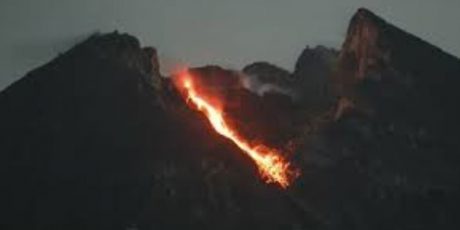 Pagi Ini Gunung Merapi 10 Kali Gugurkan Lava Pijar