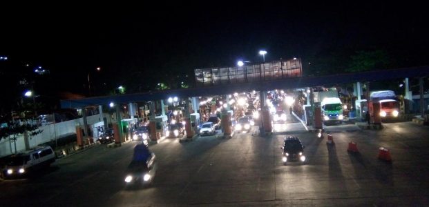 Antisipasi Macet Tol Merak, Sistem Satu Arah Diberlakukan Antisipasi Macet Tol Merak, Sistem Satu Arah Diberlakukan
