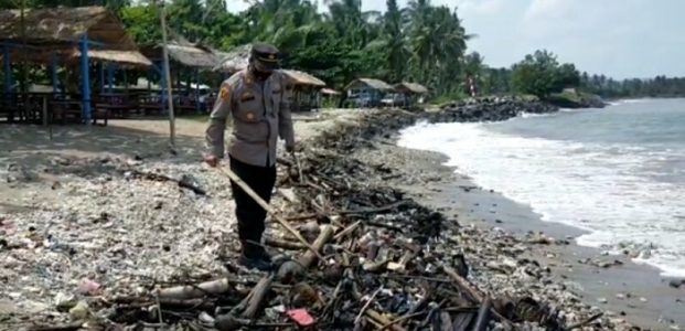 Tim KLHK dan Mabes Polri Mulai Turun Selidiki Pencemaran Limbah di Pesisir Lampung