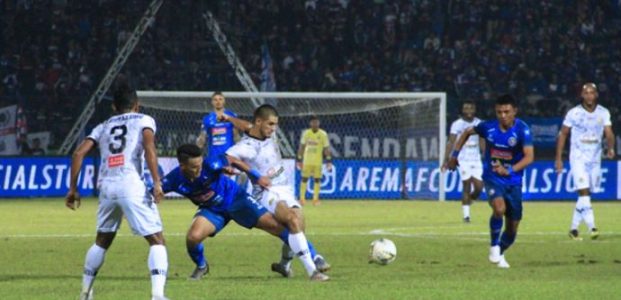 Blunder Kiper Kartika Ajie, Arema Gagal Raih Poin Blunder Kiper Kartika Ajie, Arema Gagal Raih Poin